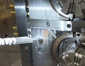 nettoyage cryogénique des moules médicaux dans la presse