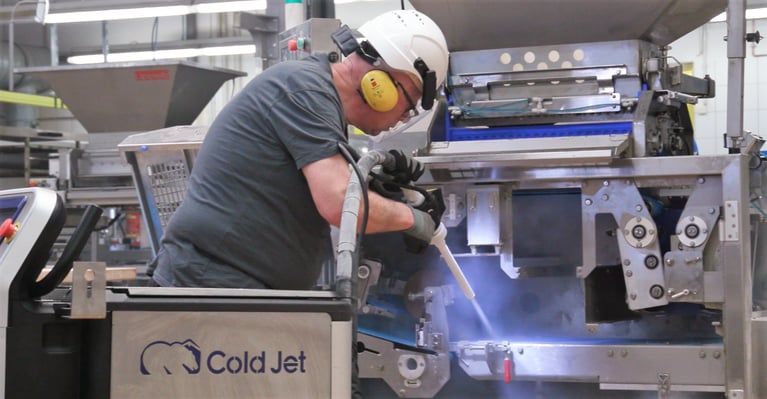 L’entreprise BÄMM améliore son efficacité grâce au nettoyage à la glace carbonique.