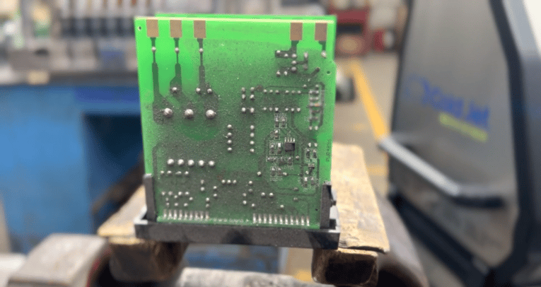 TalkPlast - PCB board cleaning
